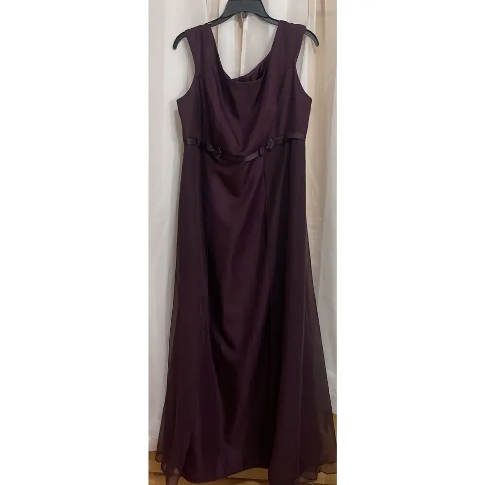 Champagne Formals Women’s Gown Size 38 (US 8) Burgundy Long Chiffon Sleeveless‎